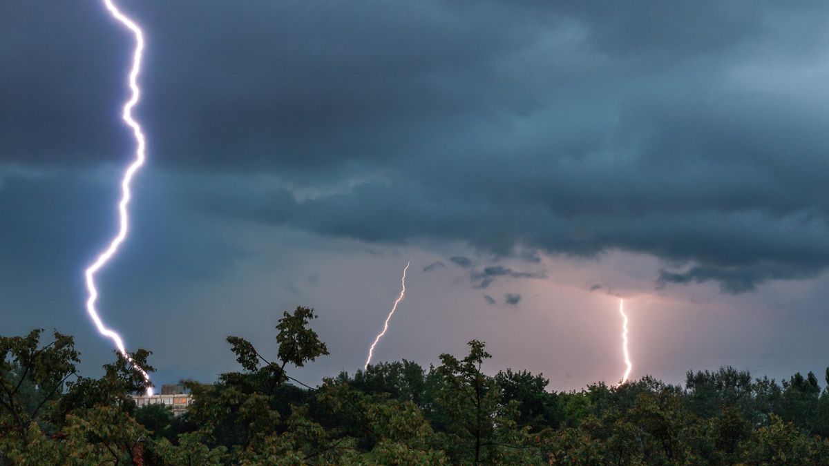 Meteorologii Accuweather au emis un cod galben de furtuni: Cum va fi vremea în țară duminică, 21 iulie 2024 - Kanal D Romania