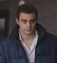 În această seară, în serialul ”Totul pentru familia mea”, difuzat de la ora 20:00, la Kanal D, Omer nu scapă de probleme