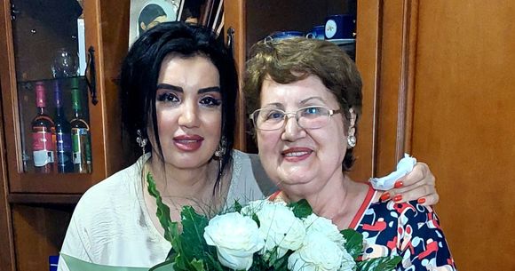 adriana bahmuteanu si mama ei