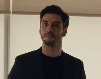 Rezumat „Minciuni de familie”, episodul 26, difuzat pe 4 august la Kanal D: Disperarea lui Behram crește în fiecare zi! O amenință pe Oylum că îi va distruge întreaga familie