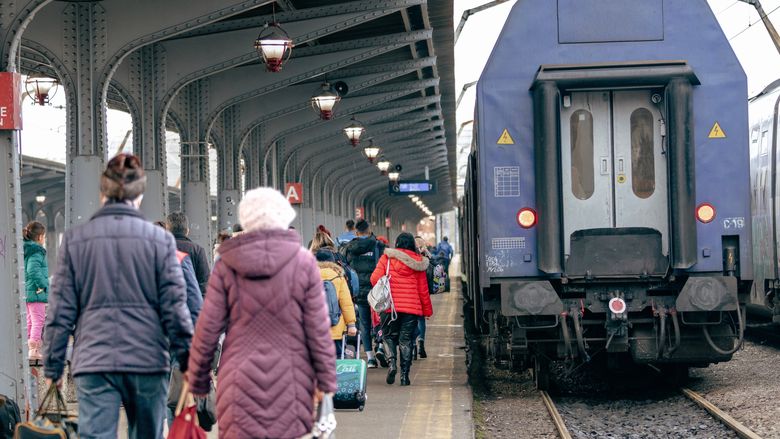 Tren în gară