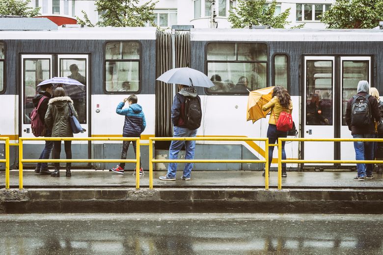Meteorologii ANM anunță caniculă în anumite regiuni din țară, dar și ploi și descărcări electrice spre seară. prognoza meteo
