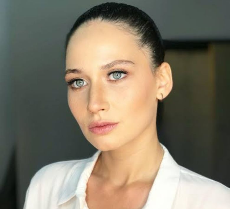 İlayda Çevik, o actrita talantata la doar 30 de ani İlayda Çevik