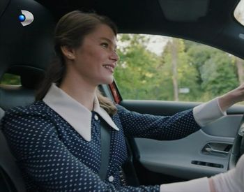 Rezumat episodul 7 „Fata de la fereastră”, difuzat în 15 octombrie la Kanal D: Nalan este sechestrată de mama sa care îi intrezice să se mai vadă cu Sedat