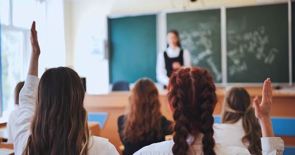 Elevi în sala de clasă