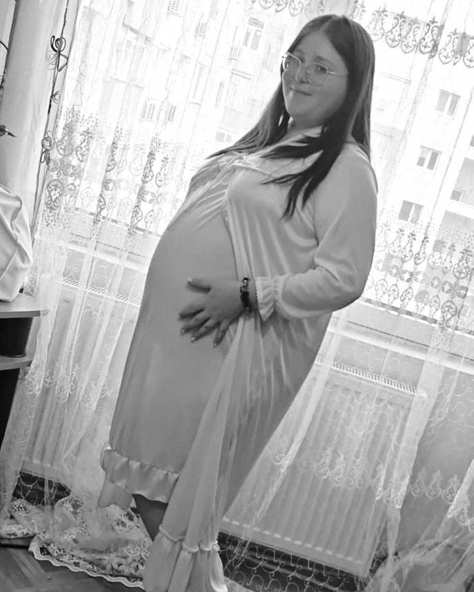 Gravidă Mirela 