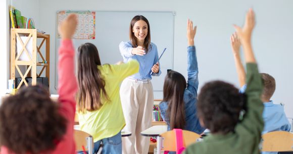 Elevi în sala de clasă