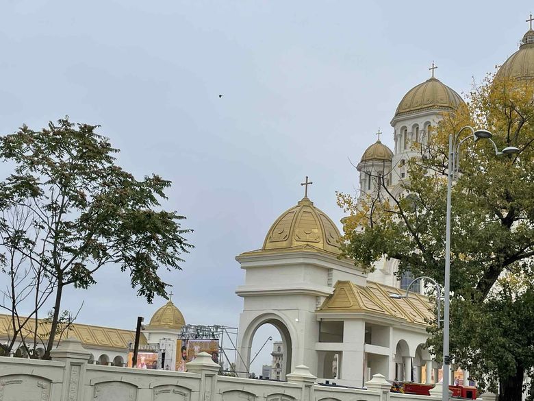 Azi a avut loc sfințirea Catedralei Mântuirii Neamului.  Catedrala Națională