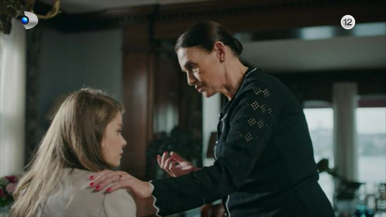 Feride începe din nou să o preseze pe Nalan să aibă un copil Secvență „Fata de la fereastră”