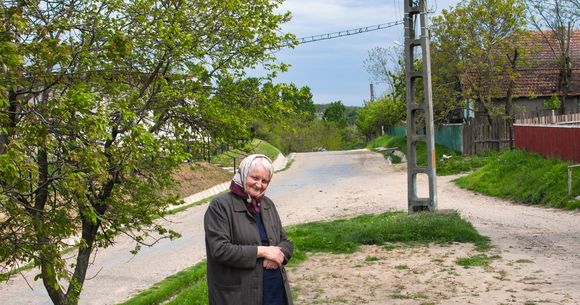 Aproape 900.000 de pensionari primesc bani în plus la pensie în fiecare lună  Pensionari