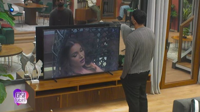 Ahmed este devastat când o vede pe Veronica plângând ahmed si veronica casa iubirii