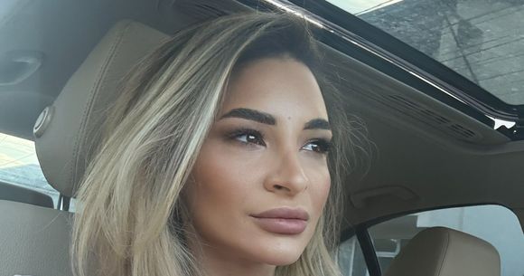 Ștefania Szabo  Ștefania Szabo prietena