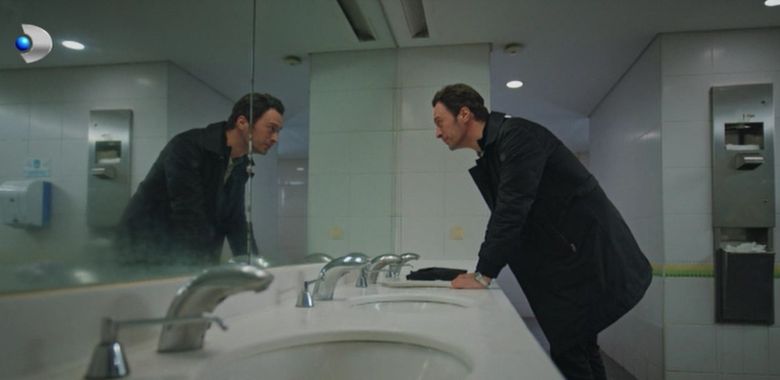 Sedat se pregătește să fugă din țară împreună cu Cana și copiii ei Secvență „Fata de la fereastră”