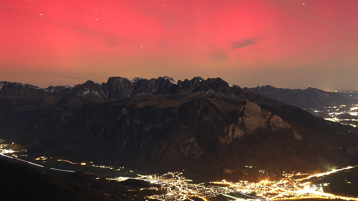 Aurora boreală poate fi observată pe cerul României. Zonele din România de unde se vede cel mai bine