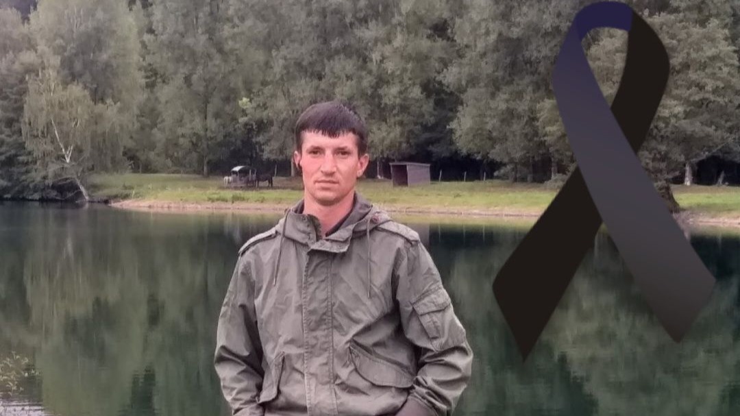 Ioan Chirilă s-a stins din viață la 25 de ani, în Franța, în condiții suspecte. Familia tânărului trece prin clipe cumplite: „Acum 6 luni l-am pierdut pe tatăl nostru, iar acum pe fratele nostru”