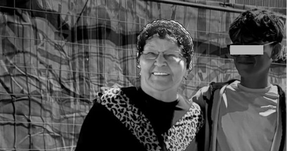 Bunica virală Beach Please