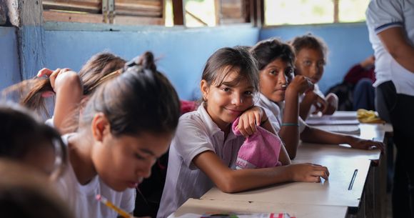 Copii în sala de clasă