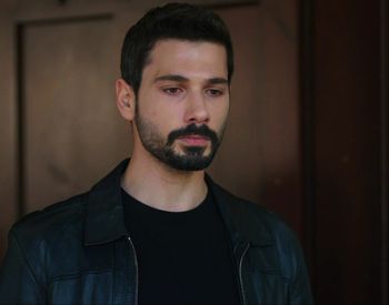 Deniz Can Aktaş, protagonistul serialului turcesc &ldquo;Dragoste fără hotare&rdquo;, schimbare spectaculoasă de look! Iată cum arată chipeșul actor &icirc;n prezent