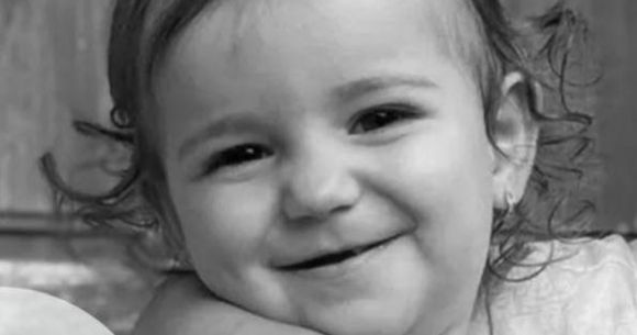 Sara fetiță de doi ani