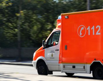 Un tânăr nepalez și-a pierdut viața în București! Bărbatul a încercat să traverseze prin spatele unui tramvai 