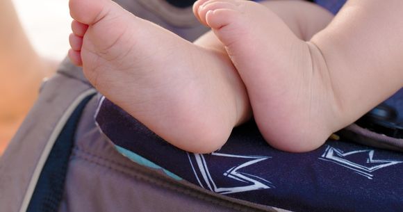 Un tânăr tunisian a încercat să răpească o fetiță româncă, direct din cărucior