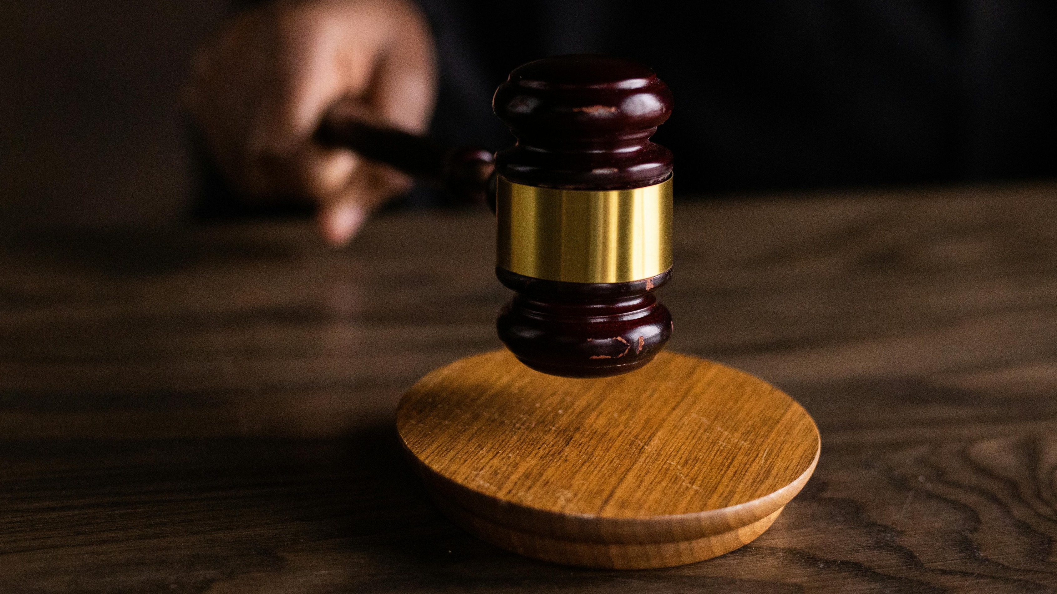 CCR a declarat neconstituțională legea pensiilor private prin care romanii pot retrage banii din pilonul II si III eșalonat. Motivul ar fi discriminarea pozitivă