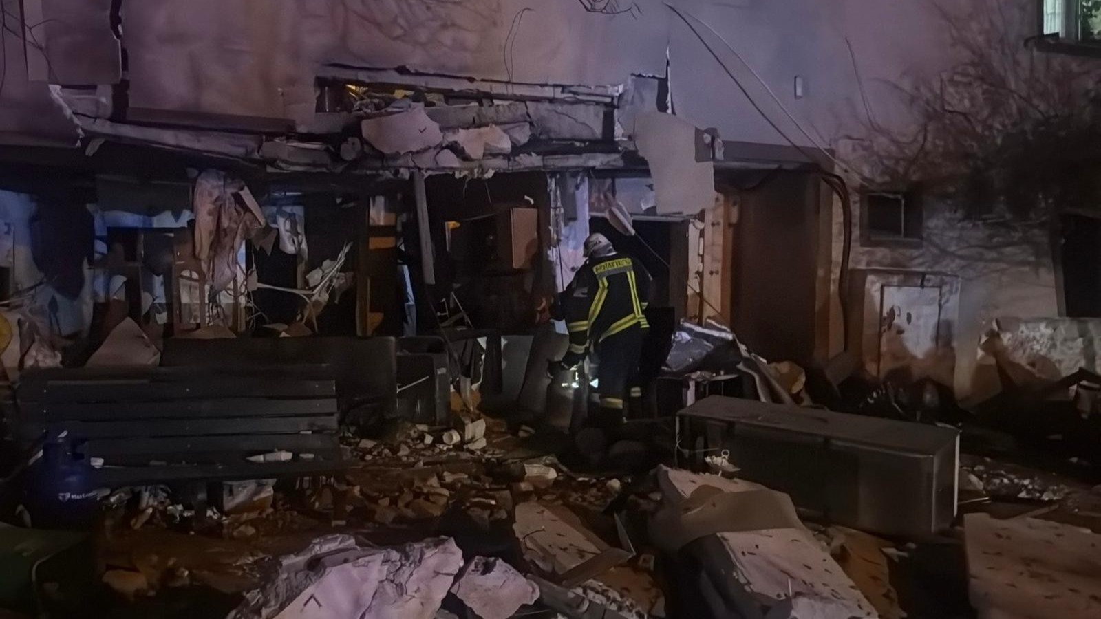 Breaking News | Deflagrație puternică la un bloc din Buftea, soldată cu 6 victime. Clădirea riscă să se prăbușească
