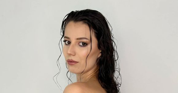 O tânără de doar 21 de ani, din Argeș, s-a stins în mod inexplicabil în casa iubitului său! Incredibil cum a fost descoperit trupul Florinei