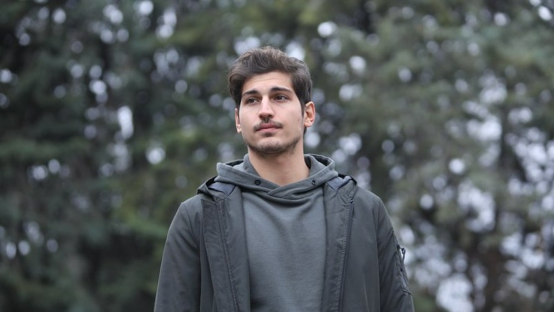 Cine este și câți ani are Oktay Çubuk, actorul care joacă rolul Firat Yildiz în serialul turcesc „Dragostea te va face să plângi”