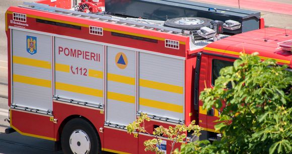 Un bărbat de 50 de ani a ajuns la spital după o deflagrație produsă &icirc;ntr-un apartament din Iași duminică dimineața