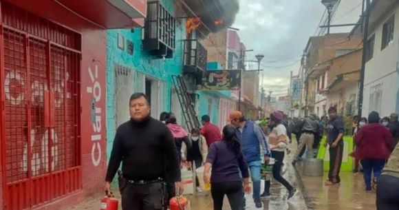 Zece studenți și-au pierdut viața &icirc;ntr-un restaurant după o deflagrație produsă din cauza unei butelii