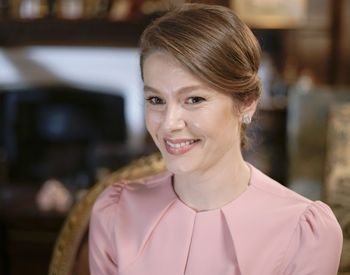 Burcu Biricik, actrița din "Fata de la fereastră", afacere inedită &icirc;mpreună cu soțul său