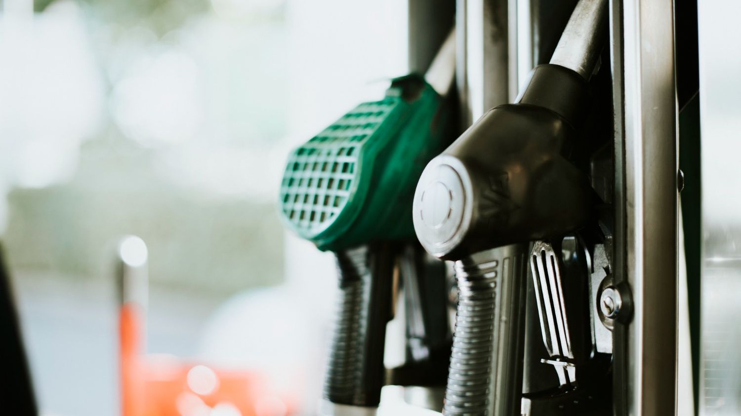 Preț carburanți joi, 11 decembrie 2025: Cu cât se vinde joi litrul de benzină sau motorină