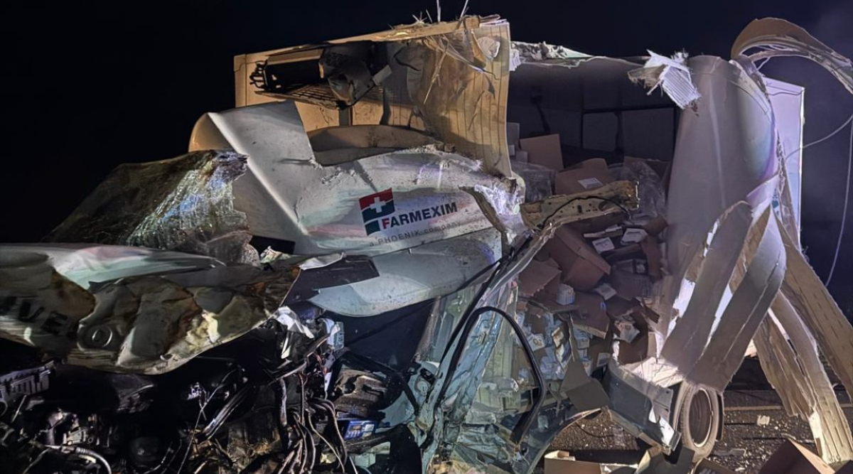 Un bărbat și-a pierdut viața după ce un camion și o autoutilitară s-au lovit pe DN 28, în apropiere de Războieni