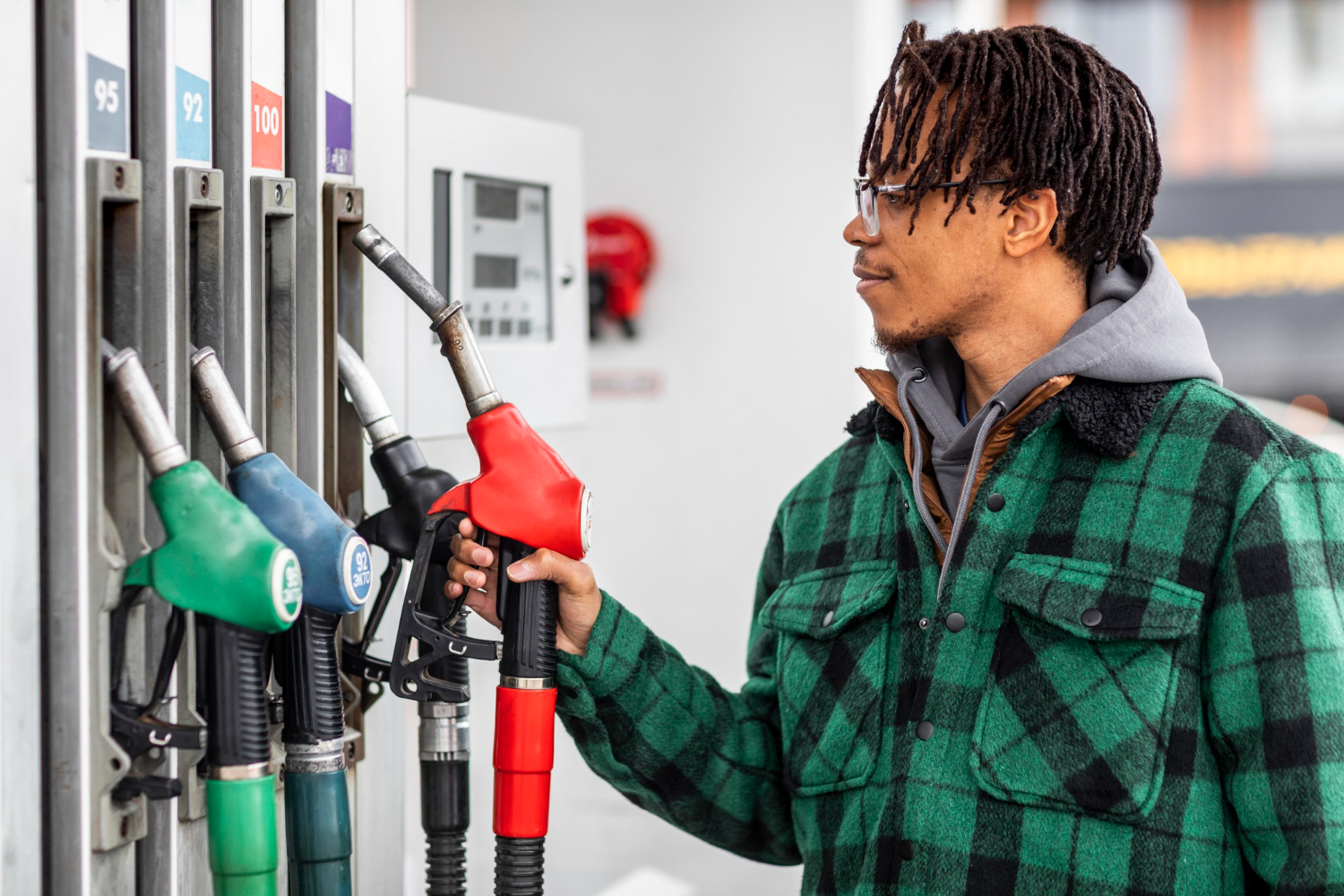 Preț carburanți marți, 16 decembrie 2025: Cât costă litrul de benzină și motorină azi, în România