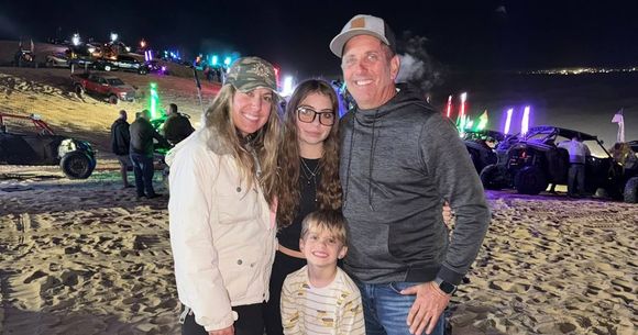 Greg Biffle, soția sa și cei doi copii