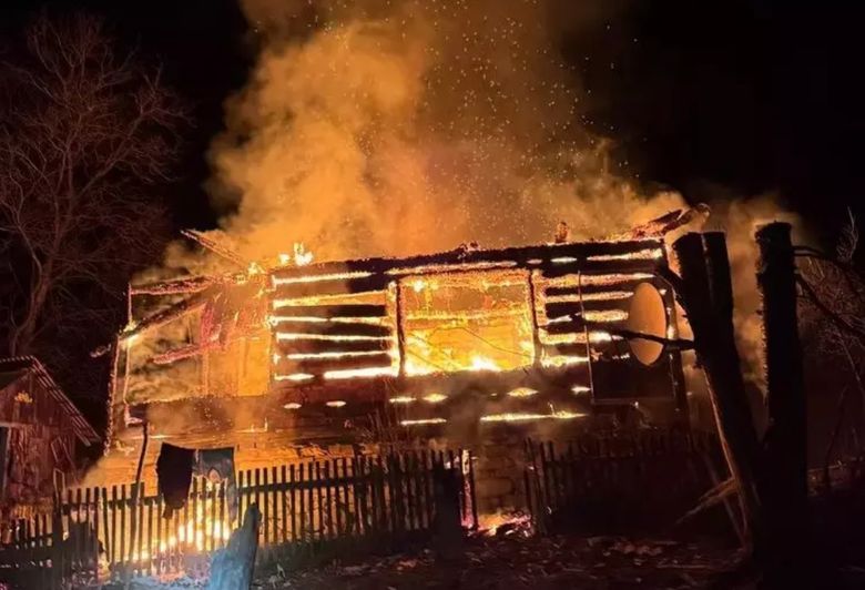 casă flăcări Bistrița