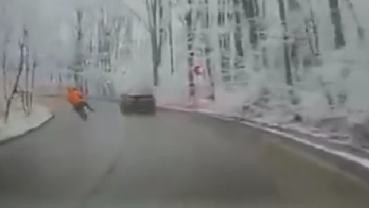 Un bărbat din Iași și-a pierdut viața după ce a intrat cu motocicleta într-un stâlp. Tânărul nu deținea permis de conducere