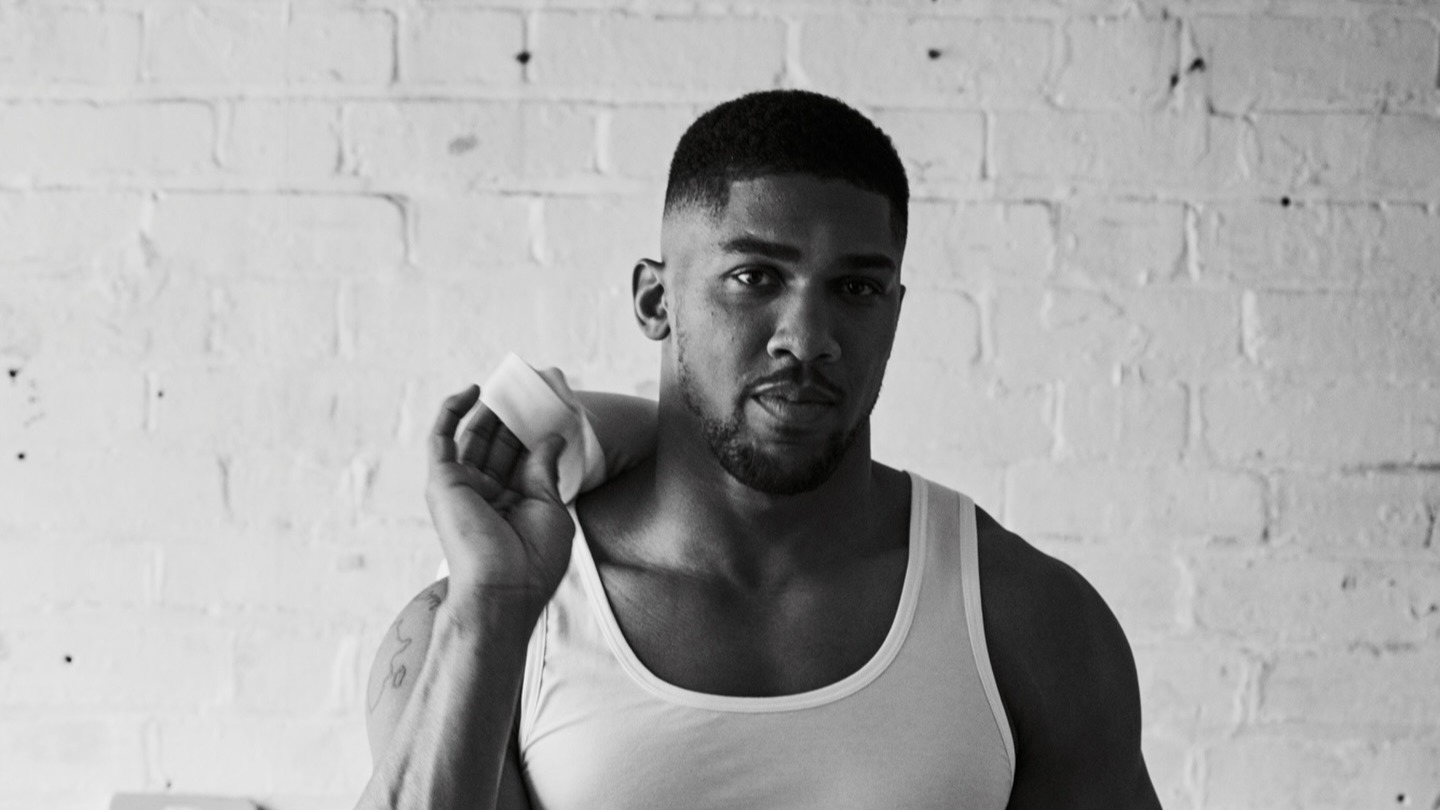 Boxerul Anthony Joshua a fost implicat într-un teribil incident rutier! Sportivul a pierdut două persoane dragi