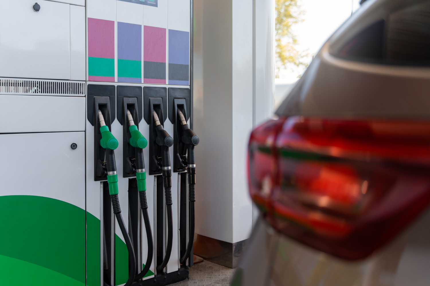 Preț carburanți miercuri, 31 decembrie 2025: La cât a ajuns litrul de benzină și motorină în ultima zi a anului 2025