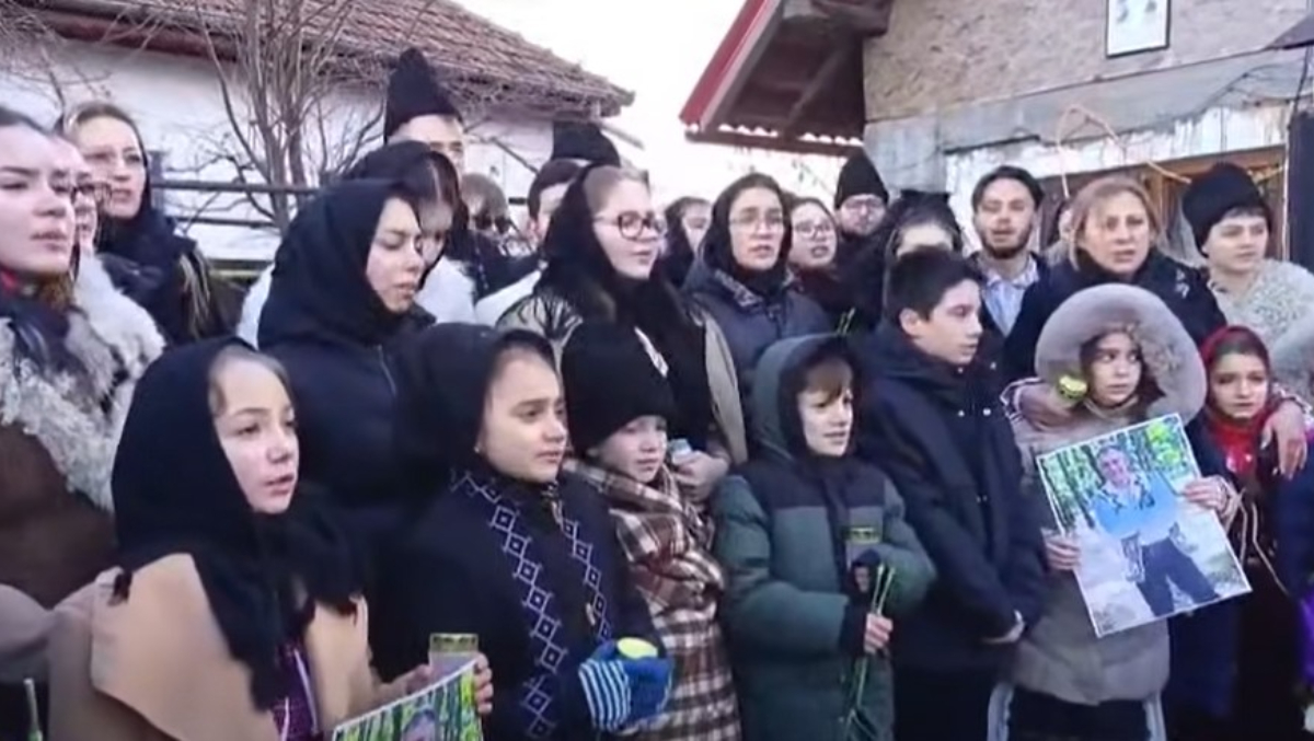 Omagiul adus de elevii lui Ion Drăgan la casa artistului. Imaginile au emoționat o țară întreagă