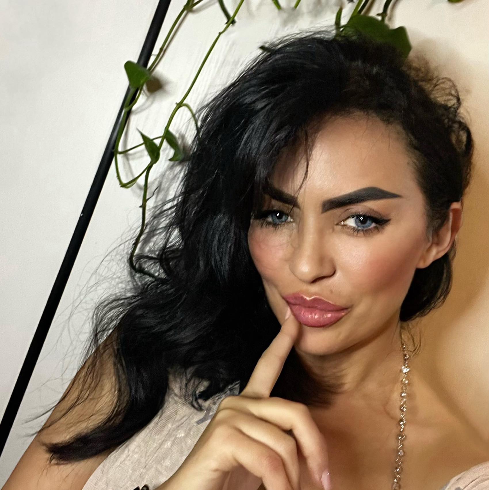 Adriana, fata cu ochi de înger, s-a stins din viață în a doua zi de Anul Nou! Primăria Municipiului Tecuci este îngenunchiată de durere: „Nu te vom uita”