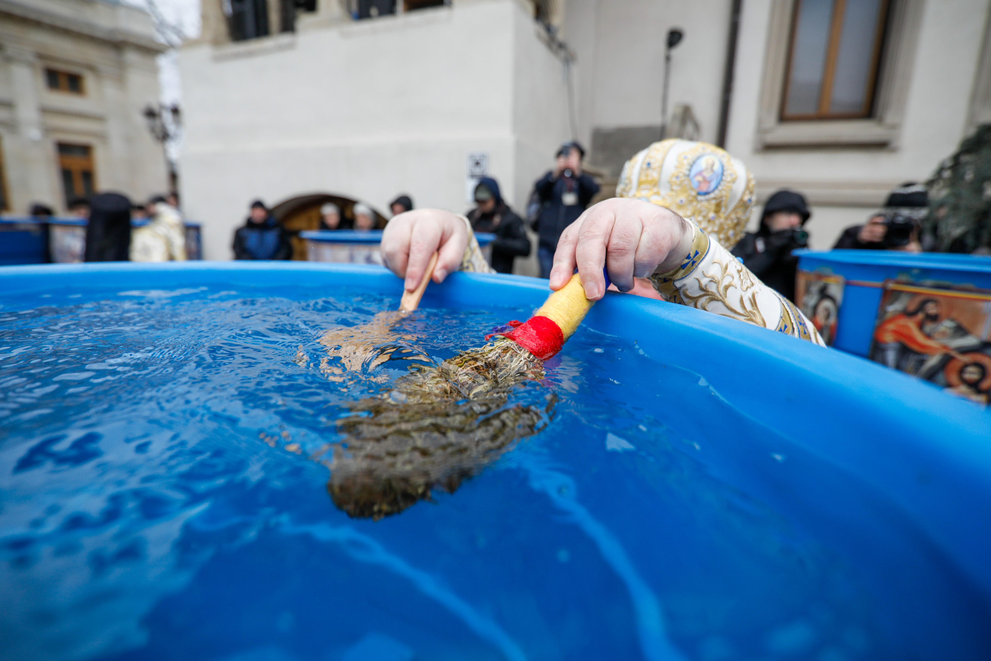  Bobotează 2026. Ce trebuie să faci cu Agheasma imediat după ce o aduci de la biserică