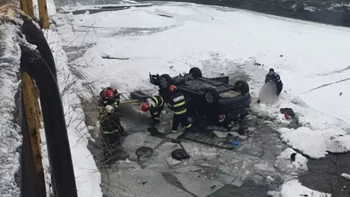 O preoteasă și copiii săi s-au răsturnat cu mașina în râul Bistrița, în timp ce mergeau la slujba de Bobotează. Matei, unul dintre copii, s-a stins din viață