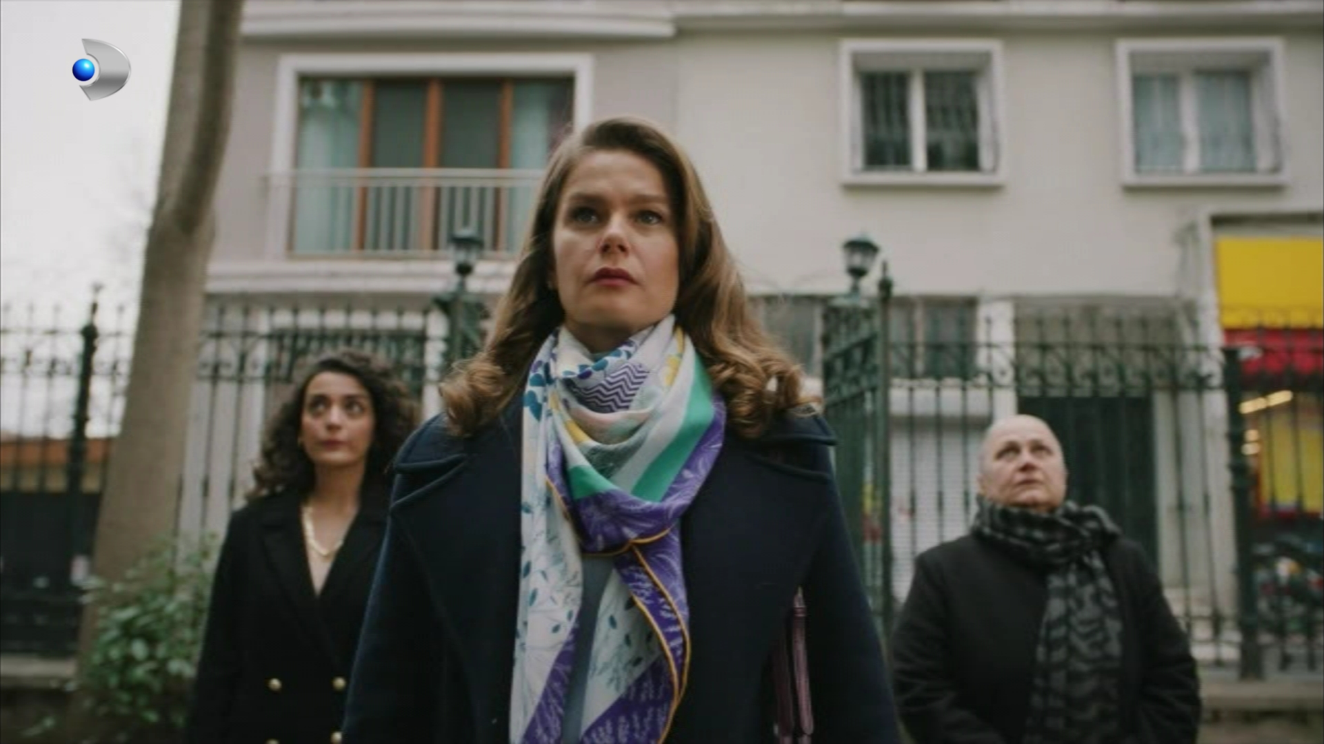 Rezumat episodul 68 „Fata de la fereastră”, difuzat în 9 ianuarie 2026 la Kanal D: Nalan divorțează de Sedat și speră să înceapă o viață nouă alături de Hayri, dar viața îi pregătește o nouă lovitură