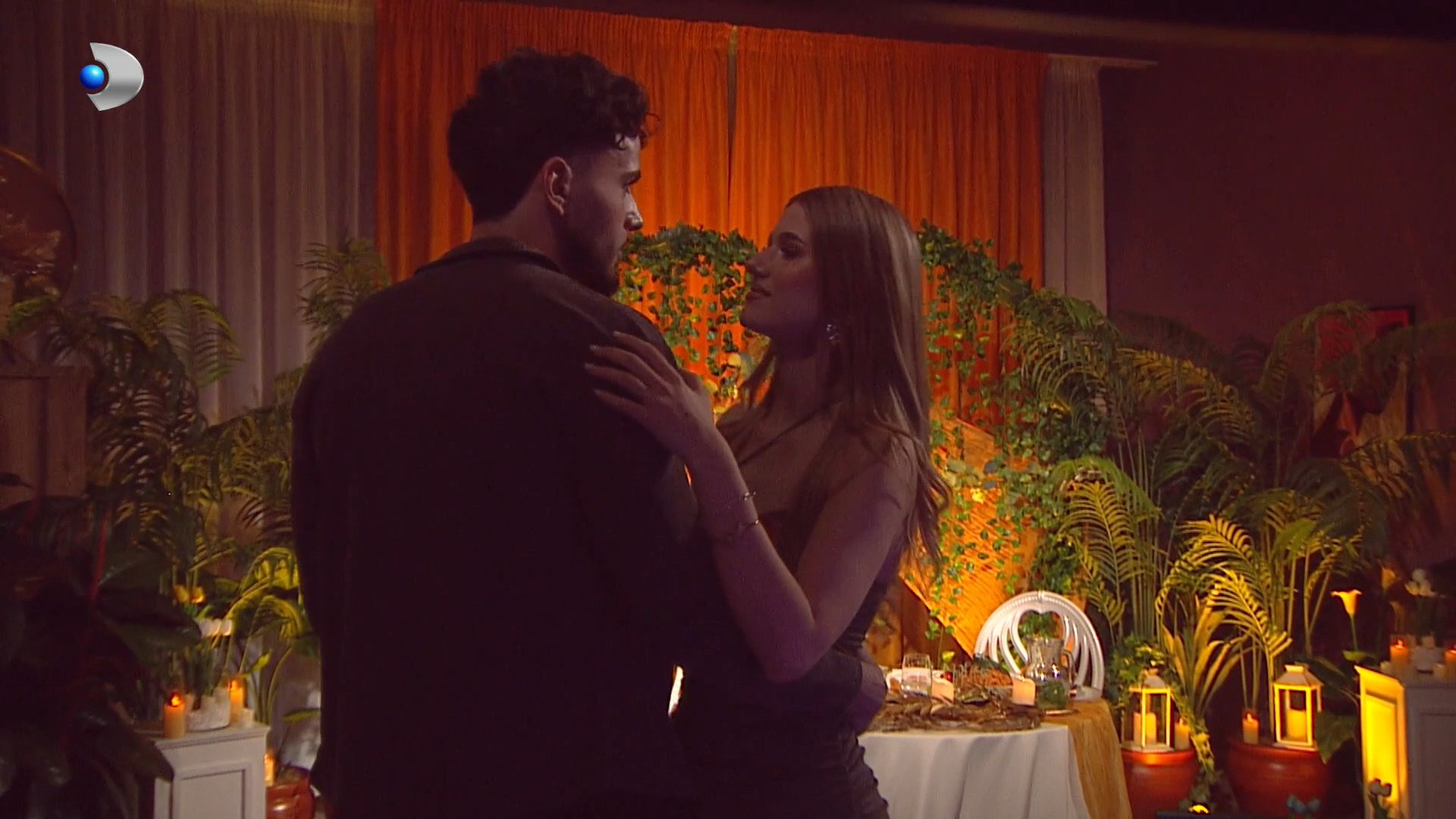 Daniela și Valentin merg la primul date! Finalul cinei lor romantice a atras toate privirile concurenților: „De ce să nu se pupe?”. Aflați ce se va întâmpla în ediția de vineri, 16 ianuarie, de la orele 10:00 și 16:30