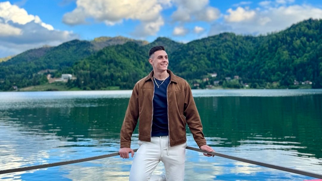 Robert și-a uimit fanii cu imaginile în care a apărut pe rețelele sociale. Reacțiile fanilor „Casa Iubirii” nu au întârziat să apară: „Felicitări, Robert!”