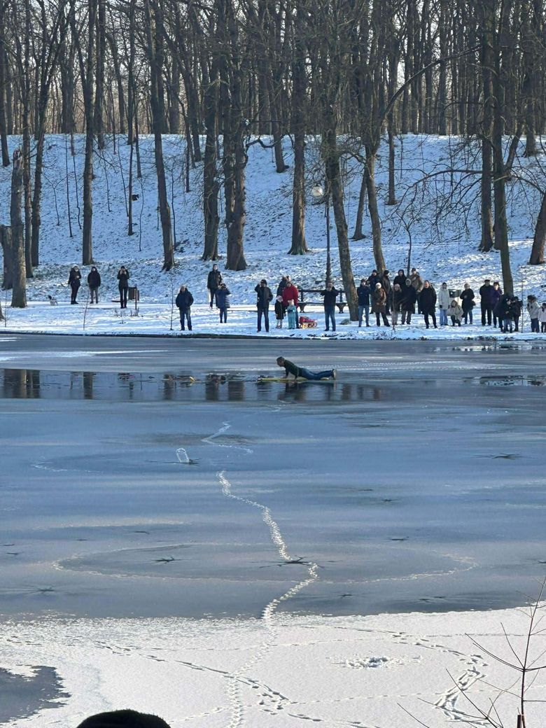fata cazuta in lac craiova