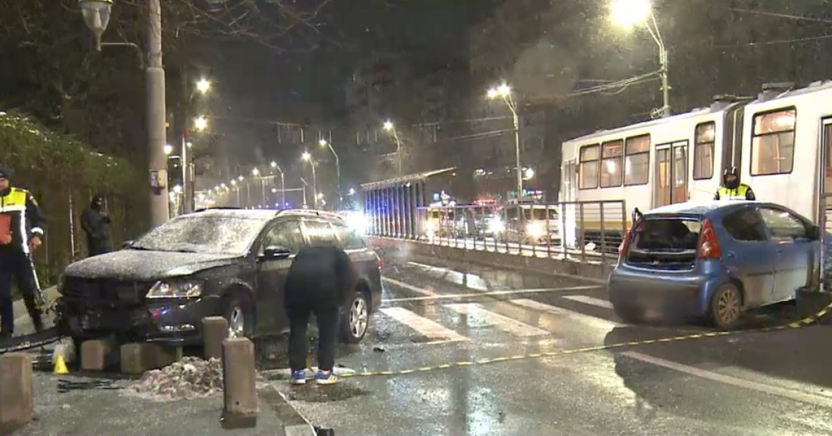 Incident grav în Capitală. Un tânăr de 21 de ani a ajuns în stare gravă la spital după o ciocnire în lanț cu trei mașini