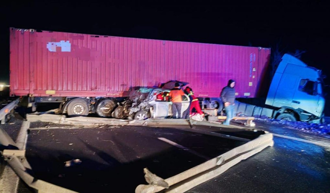 O tânără de 26 de ani a sfârșit în mod cumplit pe A1 după ce a intrat cu mașina într-un TIR staționat perpendicular. Cum s-a petrecut tragedia